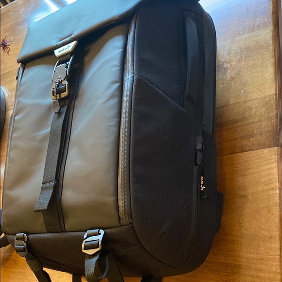 Extreme Commuter Black Backpack - Picture 8 of 10